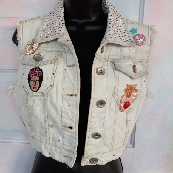 💝Kawaii princess cropped light wash ooak vest! Sparkles & pearls PRICE FIRM - Picture 10 of 16